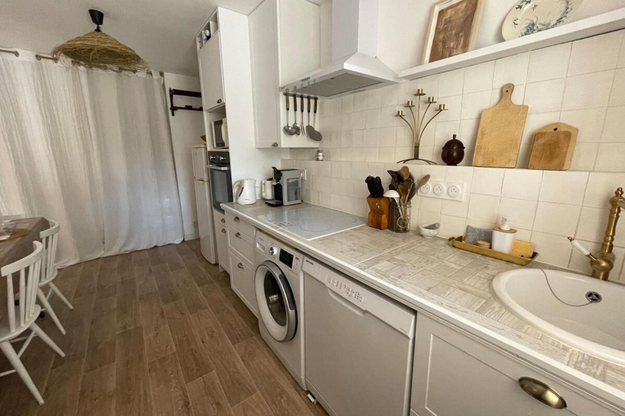 Charming Air-Conditioned One-Bedroom 150M From Cavaliere Beach Льо Лаванду Екстериор снимка