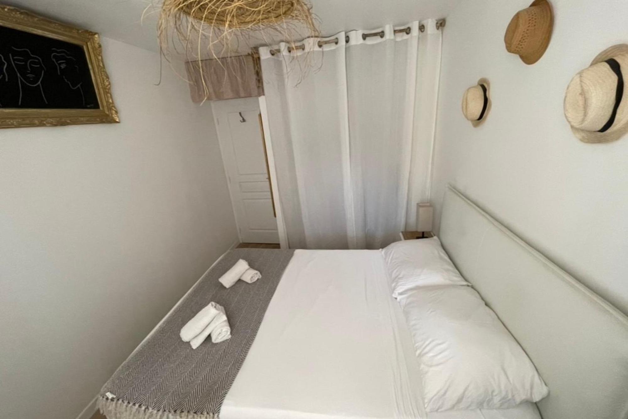 Charming Air-Conditioned One-Bedroom 150M From Cavaliere Beach Льо Лаванду Екстериор снимка